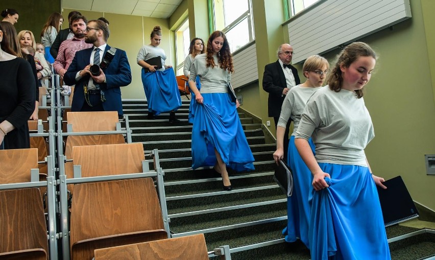 W Collegium Medicum w Bydgoszczy ponad 40 osób odebrało dyplomy doktorskie [zdjęcia]