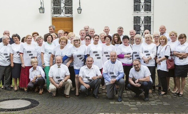 Czterdziestu absolwentów Liceum Ogólnokształcącego imienia Hugona Kołłątaja w Pińczowie spotkała się z okazji 45 zdania egzaminu maturalnego.