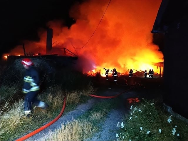 Stodoła i obora spłonęły w Rzeczkowie pod Wierzbicą