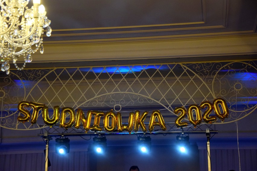 Studniówka 2020 w VII LO. Zobaczcie, jak bawili się uczniowie z VII Liceum Ogólnokształcącego w Białymstoku (zdjęcia)