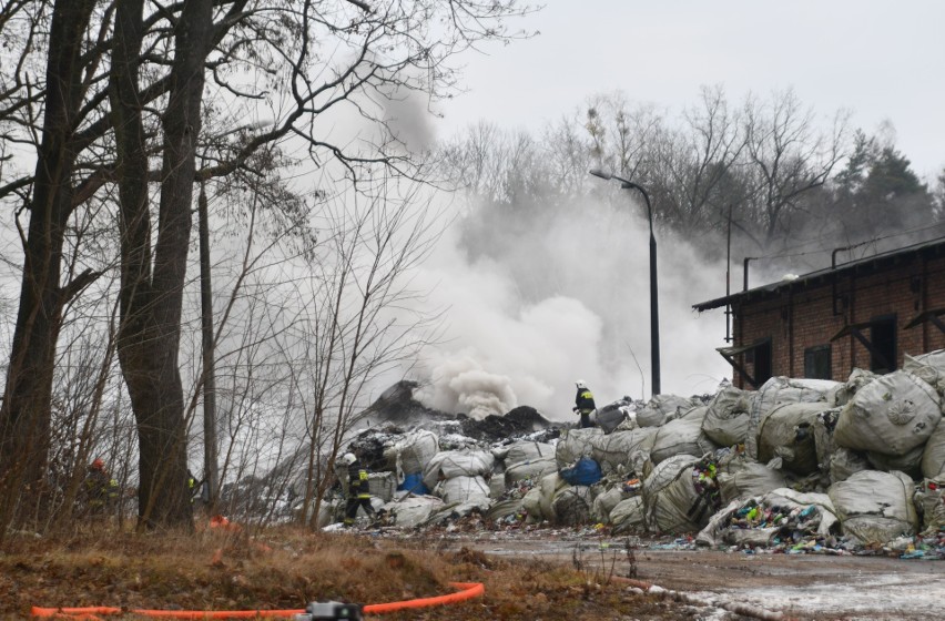Pożar odpadów tworzyw sztucznych na terenie Pronitu w...