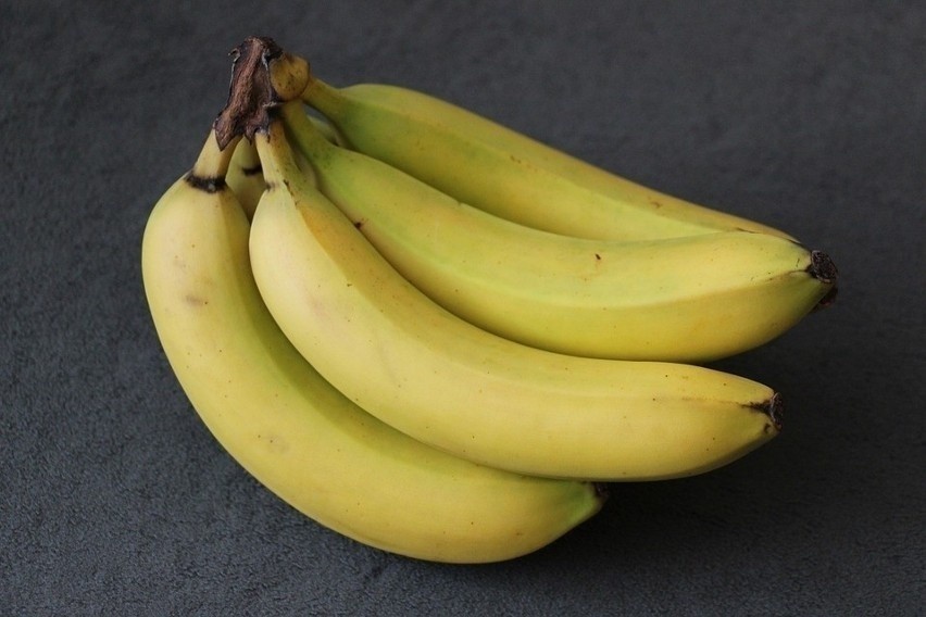 Częste jedzenie bananów powoduje poprawę nastroju. Banany są...