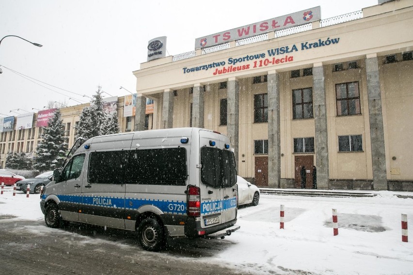 Kraków. Rewizje u działaczy Wisły. Dlaczego śledczy wkroczyli tak późno?