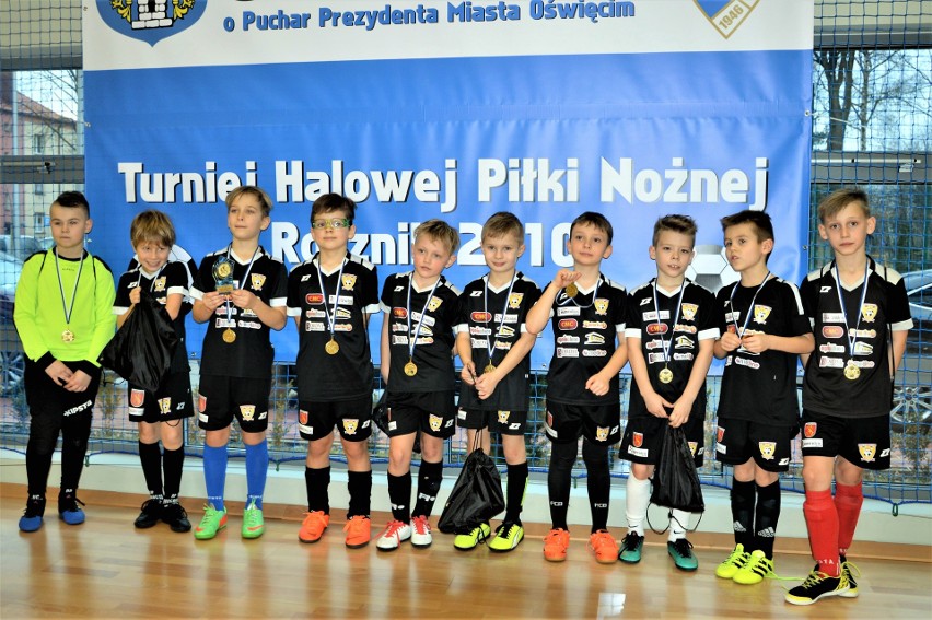 Piłka nożna. Wisła Kraków wygrywa halowy turniej Unia Cup żaków w Oświęcimiu