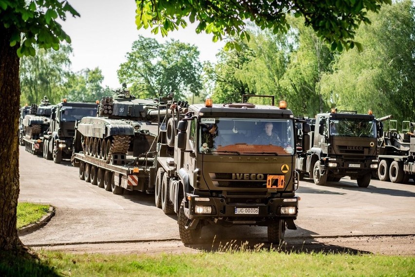 Logistycy z Opola transportują czołgi łotewskiej armii.