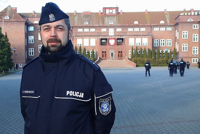 Mł. asp. Dariusz Drzewiecki, na co dzień wykładowca w Szkole Policji w Słupsku, będąc już po służbie zatrzymał nietrzeźwego kierowcę.