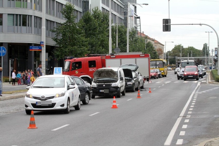 Karambol na placu Grunwaldzkim i spore utrudnienia (ZDJĘCIA)