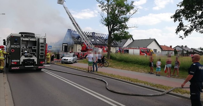 Pożar w Siemianicach. Doszczętnie spłonęło piętro budynku