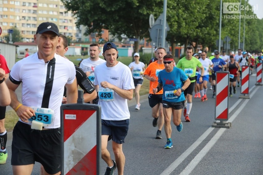 Maraton Szczeciński 2018: pół tysiąca biegaczy! [DUŻO ZDJĘĆ, WIDEO]