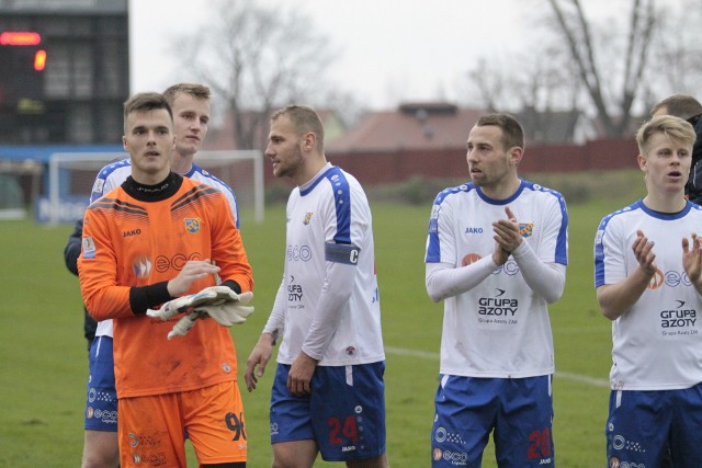 Nazwisk Mateusza Kuchty, Aleksandra Kowalskiego i Mateusza Bodziocha (kolejno od lewej) nie ma na liście ubytków.