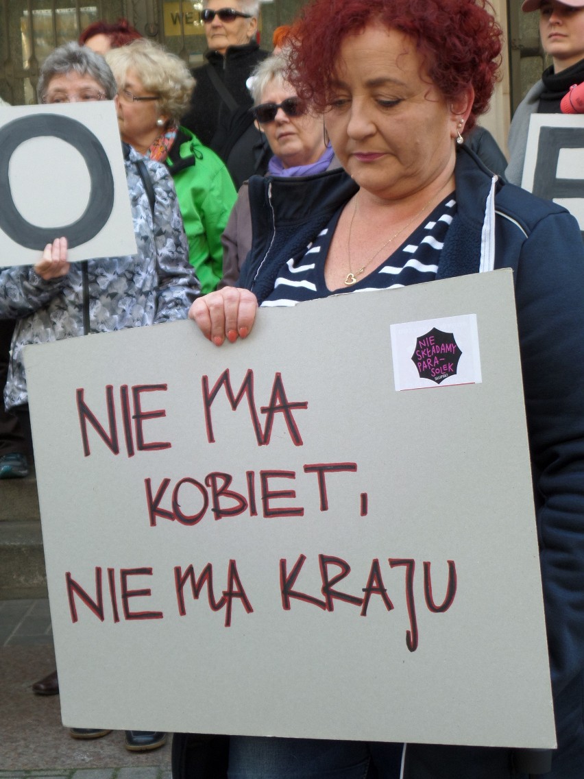 Czarny Protest. Kolejna pikieta w Słupsku [zdjęcia, wideo]