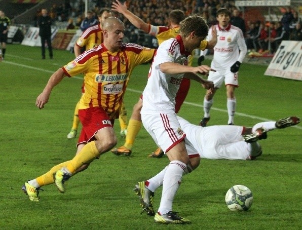 O piłkę walczy Maciej Korzym, zdobywca wyrównującej bramki.