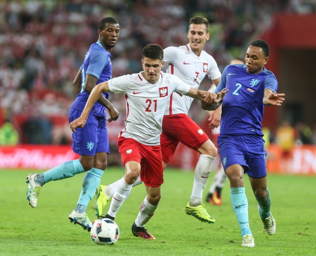 01.06.2016 gdanskstadion energa gdansk - mecz towarzyski polska holandiana zdjeciu: bartosz kapustka (21) arkadiusz milik (7)fot. przemyslaw swiderski / polska press / dziennik baltycki