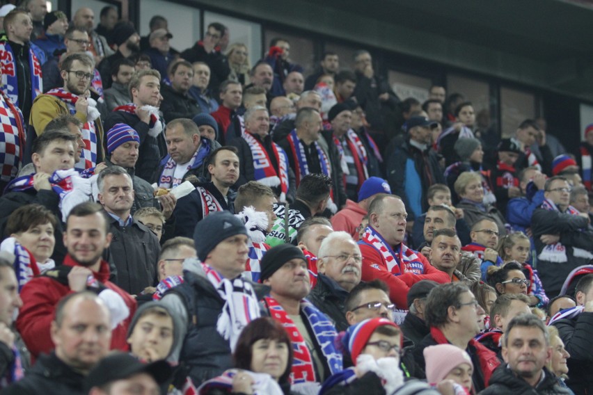 Górnik Zabrze - Śląsk Wrocław. Kibice odśpiewali hymn ZDJĘCIA KIBICÓW