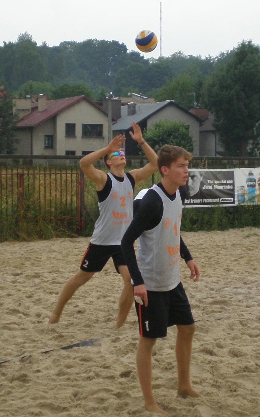 LIBIĄŻ. Dwie pary Górnika zagrają w półfinale mistrzostw Polski juniorów w siatkówce plażowej [FOTO]