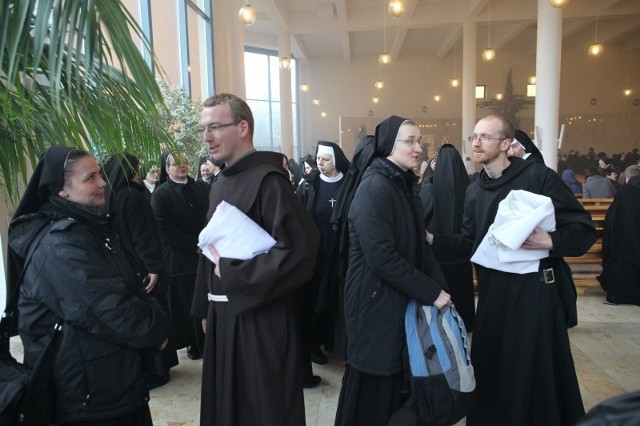W diecezji opolskiej pracuje ok. 800 sióstr zakonnych. Na co dzień wspierają potrzebujących, pracują m.in. jako pielęgniarki. W sobotę spotkały się w opolskim kościele seminaryjnym.