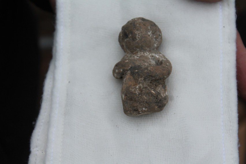 Kamienna figurka znaleziona przez archeologów na...