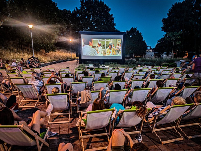 Kino na leżakach w Szczecinie przyciąga coraz więcej osób [REPERTUAR]
