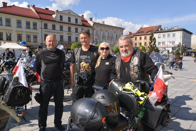 Zjazd motocyklistów na Rynku i zbiórka krwii w ratuszu