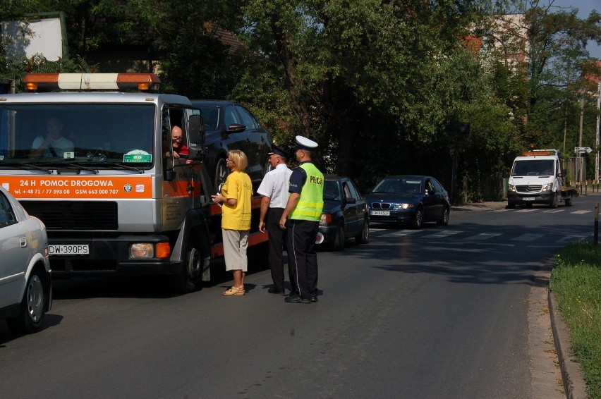 Wspólna akcja SOK i policji na przejeździe przez ul....