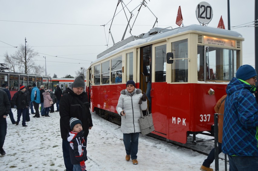 Łódzkie tramwaje paradowały ulicami Łodzi z okazji 120-lecia komunikacji miejskiej w naszym mieście