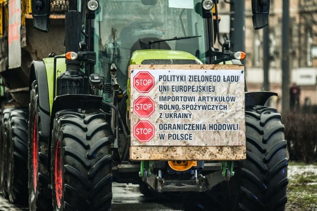 - Skala protestów w Kujawsko-Pomorskiem była w czołówce i pozostaje w niej nadal, bo to na naszym terenie w miniony weekend wysypano zboże na tory – przypomniał Piotr Hemmerling, wicewojewoda kujawsko-pomorski.