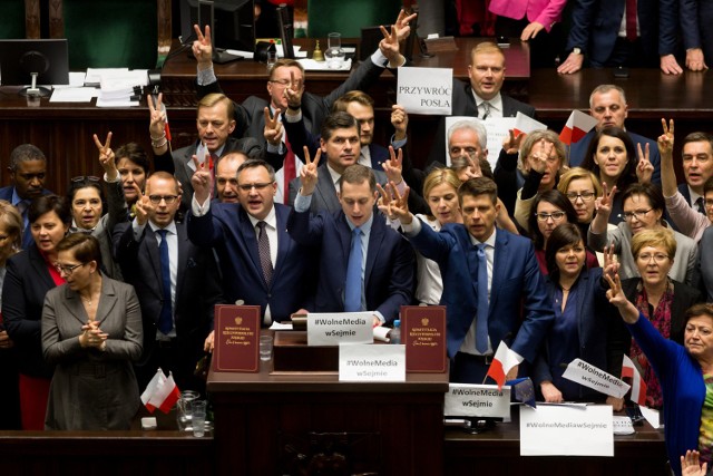 Czy okupacja sali plenarnej Sejmu przez posłów PO i Nowoczesnej jest uzasadniona?