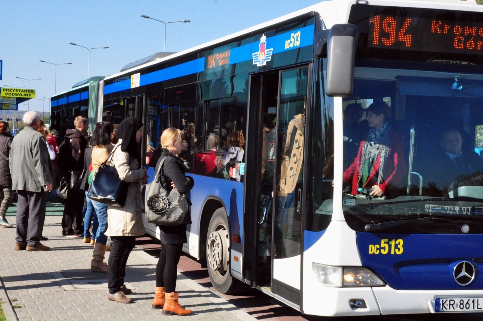 Od poniedziałku 28 listopada autobusy linii 194 w godzinach szczytu pojadą  częściej | Gazeta Krakowska