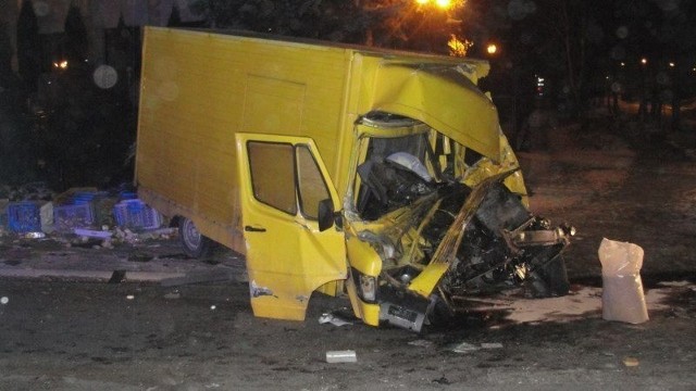 Mercedes uszkodzony w porannym wypadku w Staszowie