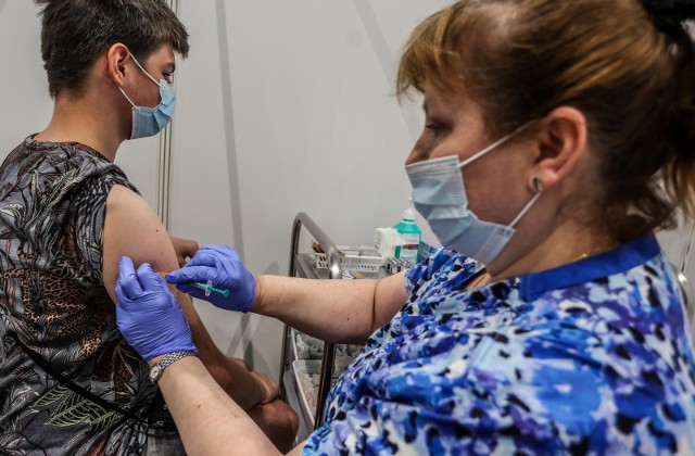 7 czerwca ruszyły szczepienia przeciw COVID-19 nastolatków w wieku 12-15 lat.