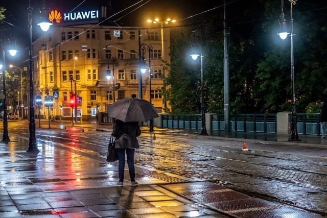 Czeka nas pochmurna noc, z opadami deszczu, a w górach - śniegu.