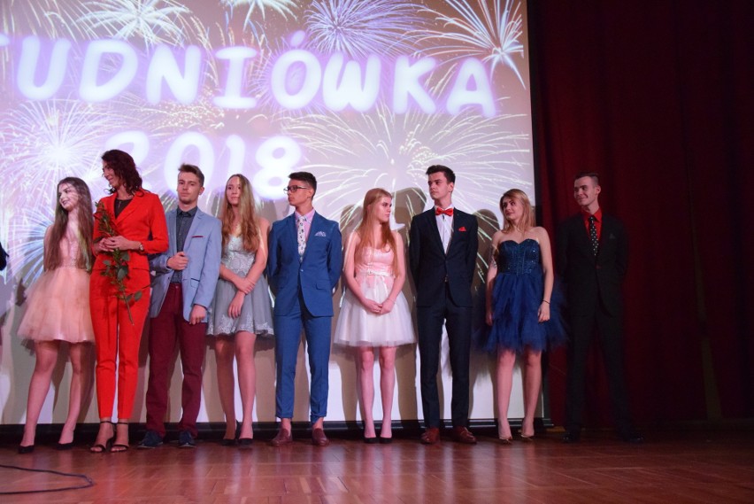 Moda studniówkowa 2018. Pokaz w Zespole Szkół nr 1 im....