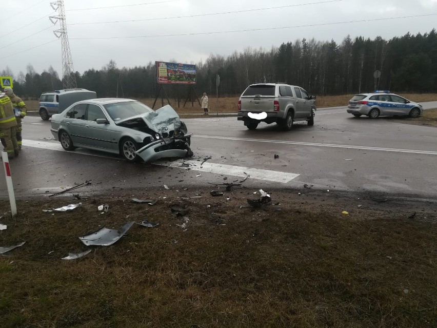 Wypadek Mońki - Osowiec. Zderzyły się samochody osobowe. Dwie osoby ranne [zdjęcia]