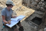 Prace archeologiczne przy odkrywaniu piwnic na działkach w kożuchowskim rynku zbliżają się do końca