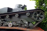 W Poznaniu odrodził się niczym feniks z popiołów. Odbudowano jedyny taki eksponat. Czołg lekki Vickers E wróci do Muzeum Broni Pancernej
