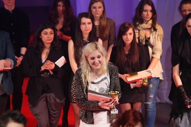 Katarzyna Lanckrońska, maturzystka z Liceum Plastycznego w Kielcach wygrała II edycję Young Fashion Day.
