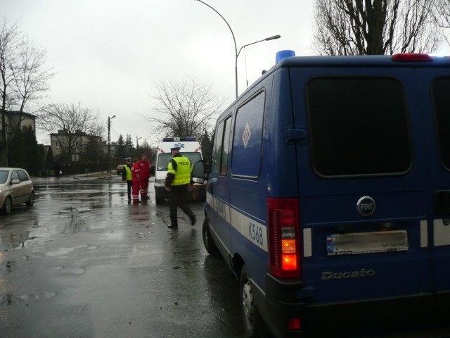 Na miejscu pojawiła się policja i pogotowie ratunkowe. Na szczęście rowerzysta nie potrzebował poważniejszej pomocy.