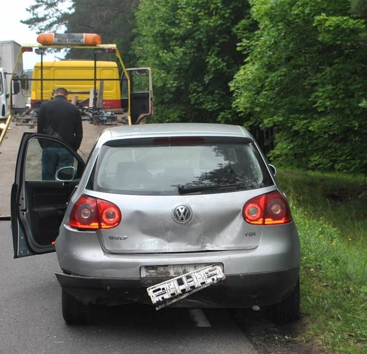 Wypadek miał miejsce na przejeździe kolejowym. Kierujący...