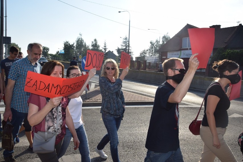 Około stu skawinian protestowało przeciw zatruwaniu...