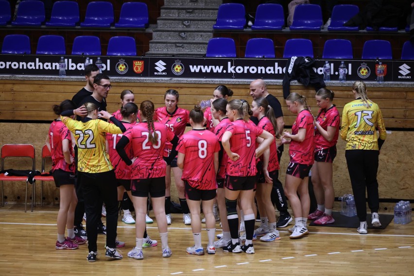 Mistrzostwa Polski Juniorek w piłce ręcznej. Korona Handball Kielce wygrała pierwszy mecz w 1/4 finału z SSPR Szczypiorniak Ustka
