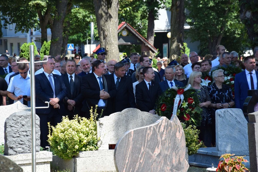 Pogrzeb Piotra Sollocha, byłego burmistrza Krapkowic. Żegnały go tłumy mieszkańców 