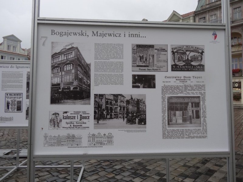 Na płycie Starego Rynku można zobaczyć wystawę Marcina...