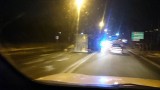 Katowice Giszowiec: TIR przewrócił się na osobówkę na DK86. Wypadek powoduje utrudnienia