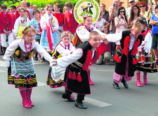 W Zduńskiej Woli trwa festiwal "Folklor świata". W piątek odbyła się parada zespołów, w sobotę są warsztaty i koncert galowy
