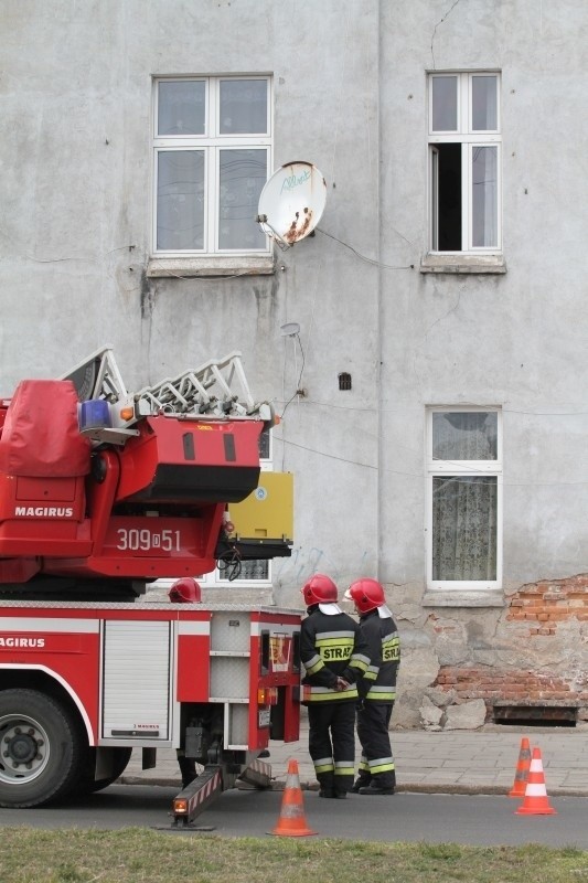 Wrocław: Rodzinna awantura na Brochowie. Z nożem w ręku groził ojcu i policjantom (ZDJĘCIA)