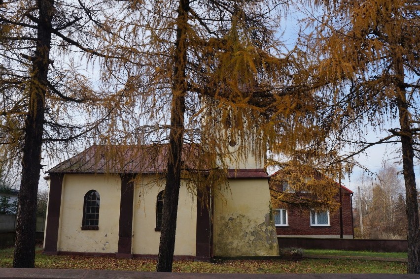 Zabytkowa kapliczka w Trzebiesławicach czeka na ratunek