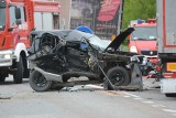 Wypadek na drodze Kwidzyn-Grudziądz. Samochód zmiażdżony między dwiema ciężarówkami [zdjęcia]