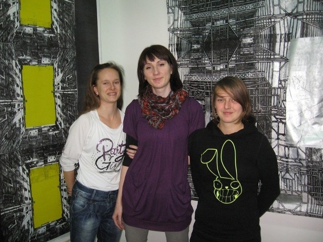Jagoda Figurska, Marta Łyżwińska i Monika Mieszczakowska chcą wysłać prace na ogólnopolskie biennale