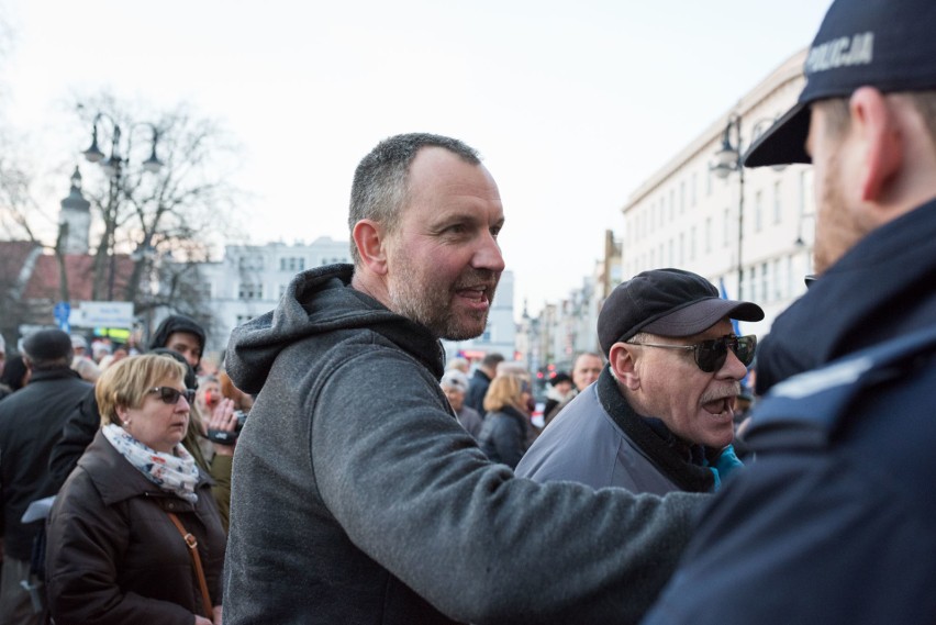 Protest w Opolu. Według policji manifestujących było około...