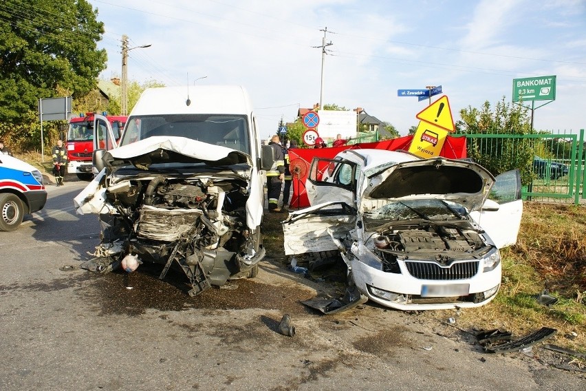 Rutki-Kossaki. Śmiertelny wypadek. Volkswagen crafter uderzył w skodę octavię (zdjęcia)